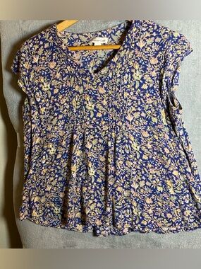 Coldwater Creek Navy Floral Pintuck V-Neck Cap Sleeve Blouse lightweight spring